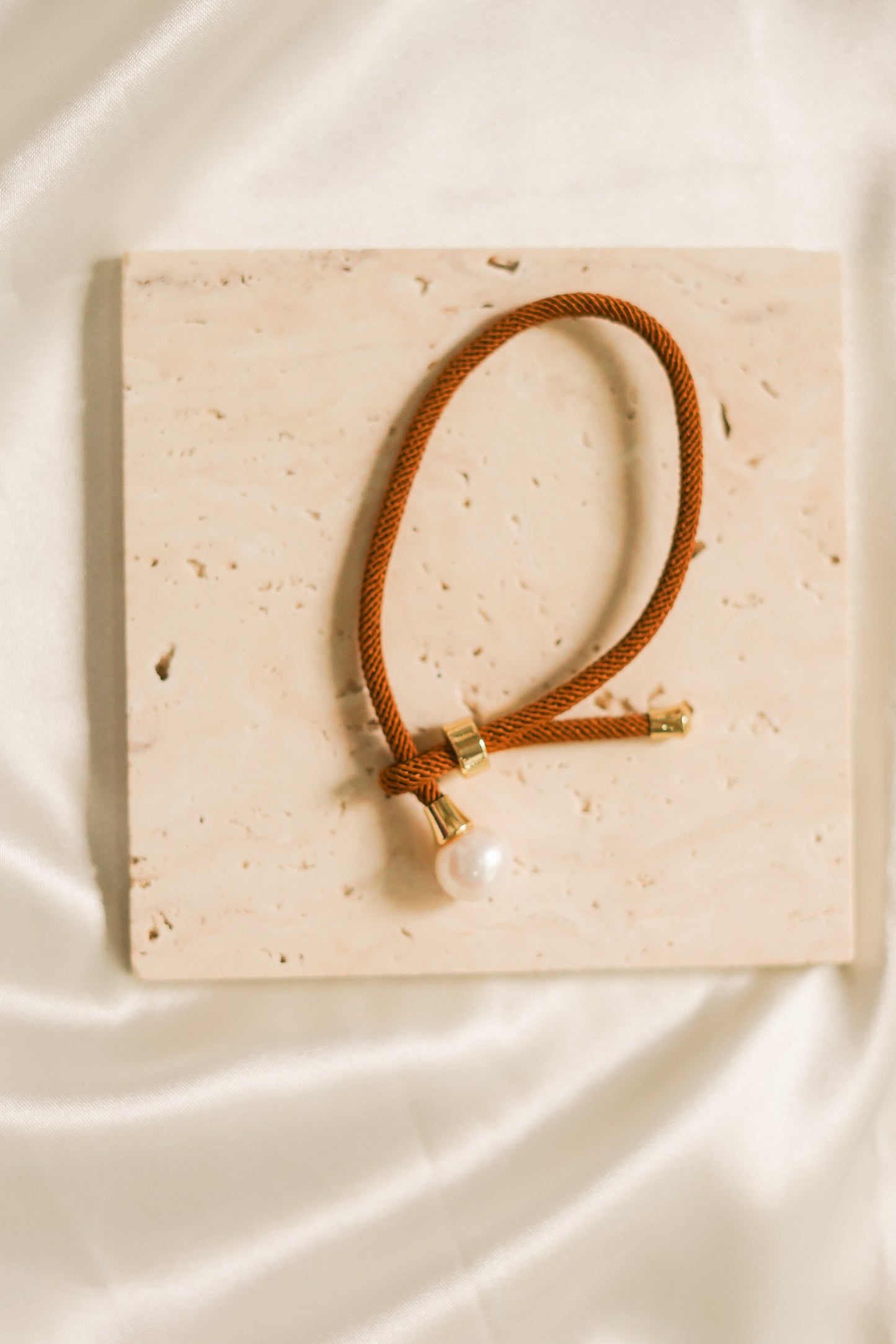 Rope bracelet with freshwater pearl