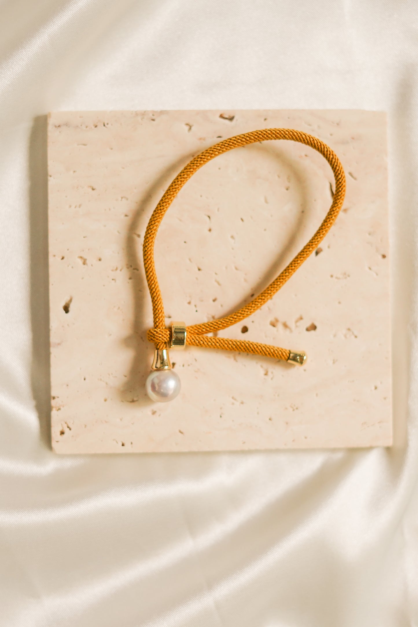Rope bracelet with freshwater pearl