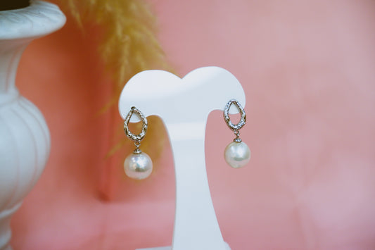 EAR 01 - FRESHWATER PEARL DANGLING