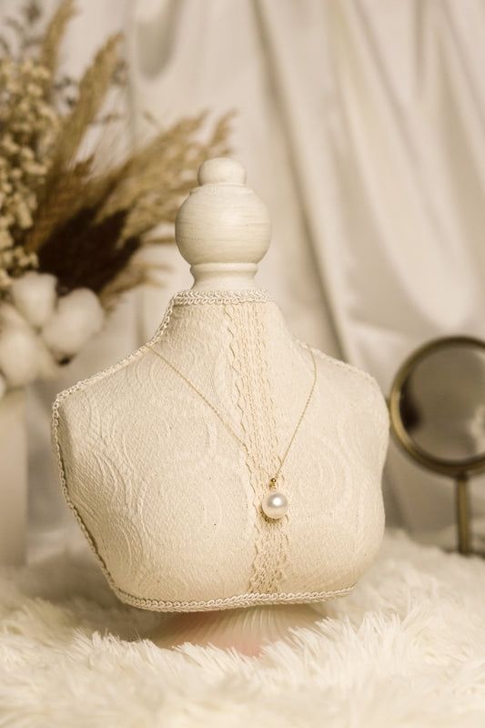 Dangling Pendant Necklace